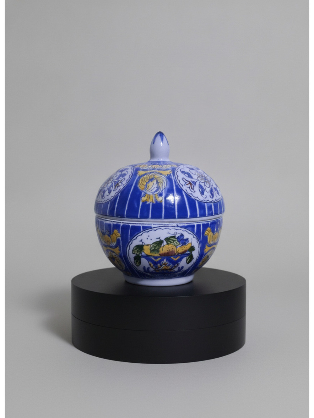 Vintage Chinese Export Chinoiserie Lidded Porcelain Ginger Jar Blue Yellow Bowl